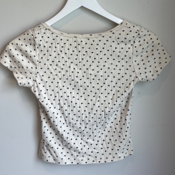 Scoop Neck Brandy Melville Floral Top! - Picture 4 of 4